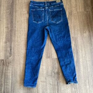 Blue Skinny Jeans with High Waist and Contrast Stitching